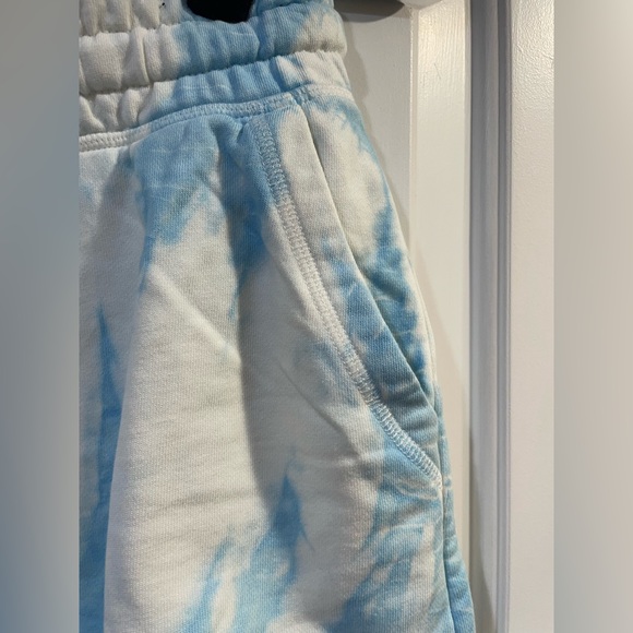 Never worn Tommy Hilfiger shorts size S - Picture 4 of 6